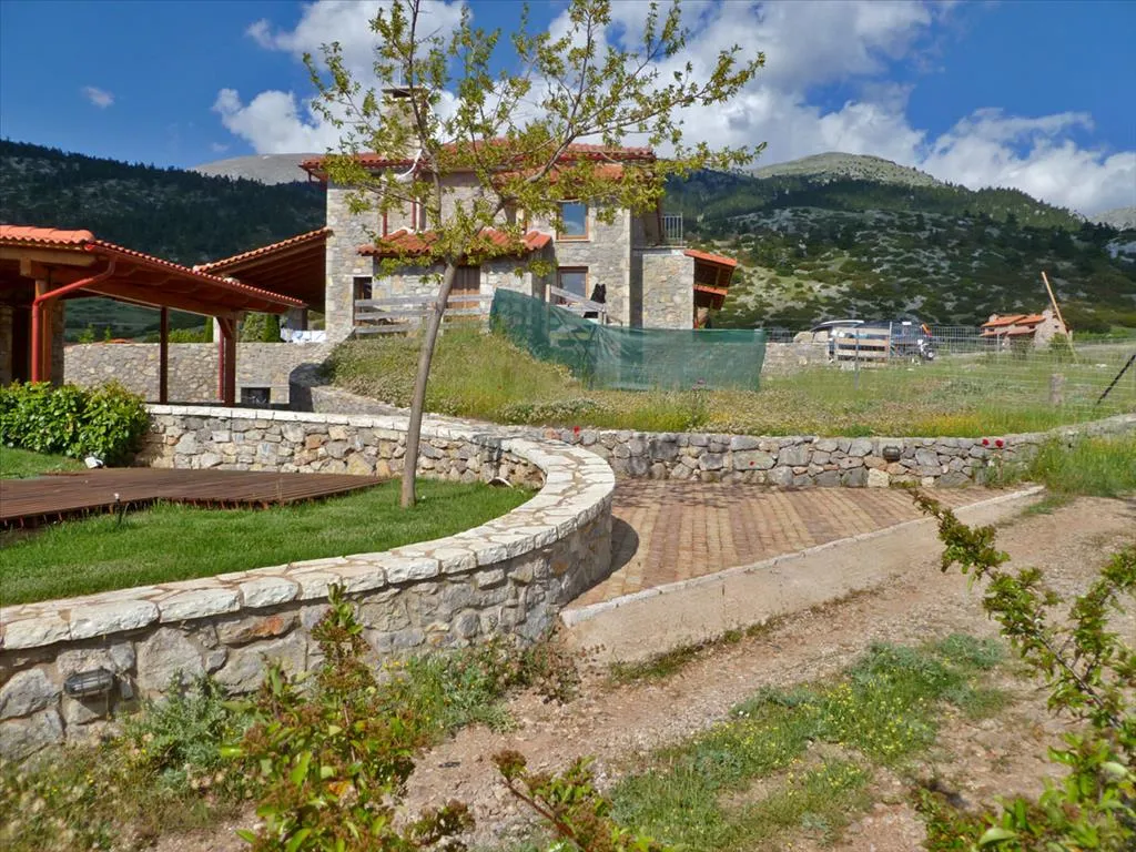 μεζονέτα προς πώληση 175 τ.μ Αράχωβα Βοιωτία