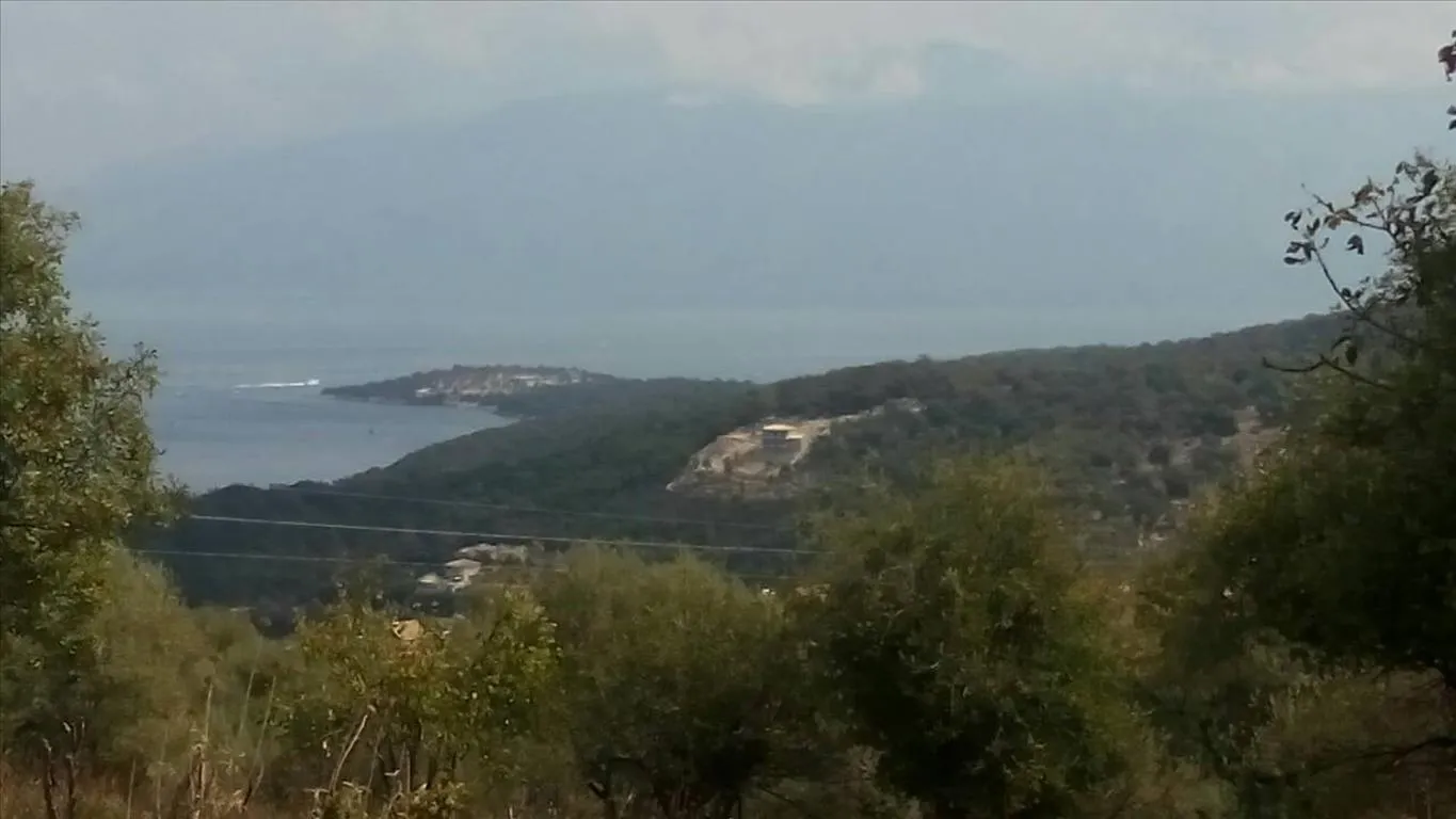 γη προς πώληση 7800 τ.μ Μεγανήσι Νομός Λευκάδας