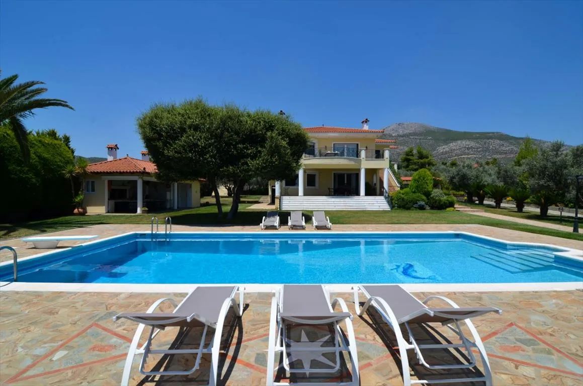 βίλα προς πώληση 440 τ.μ Ερέτρια Εύβοια