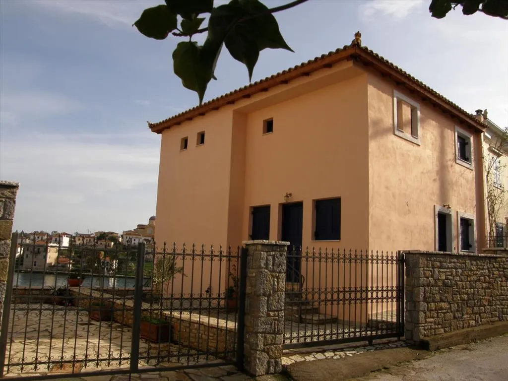 μονοκατοικία προς πώληση 198 τ.μ Γαλαξίδι Φωκίδα