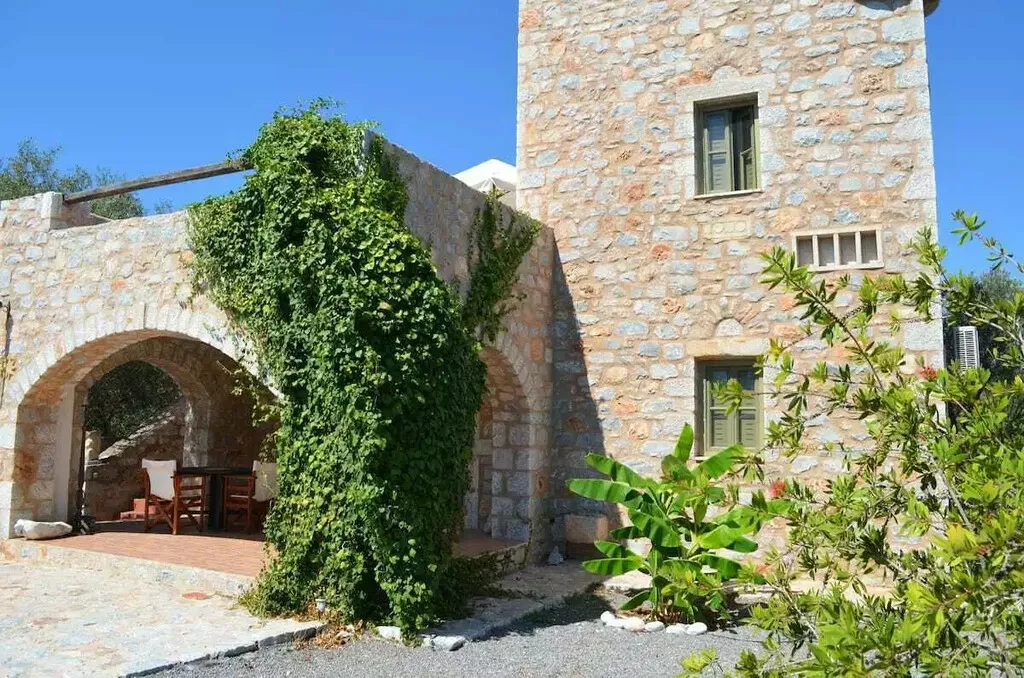 κτίριο προς πώληση 120 τ.μ Οιτύλος Λακωνία