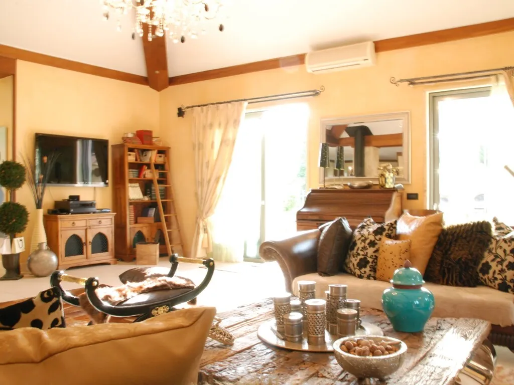 βίλα προς πώληση 950 τ.μ Μαρκόπουλο Υπόλοιπη Αττικής