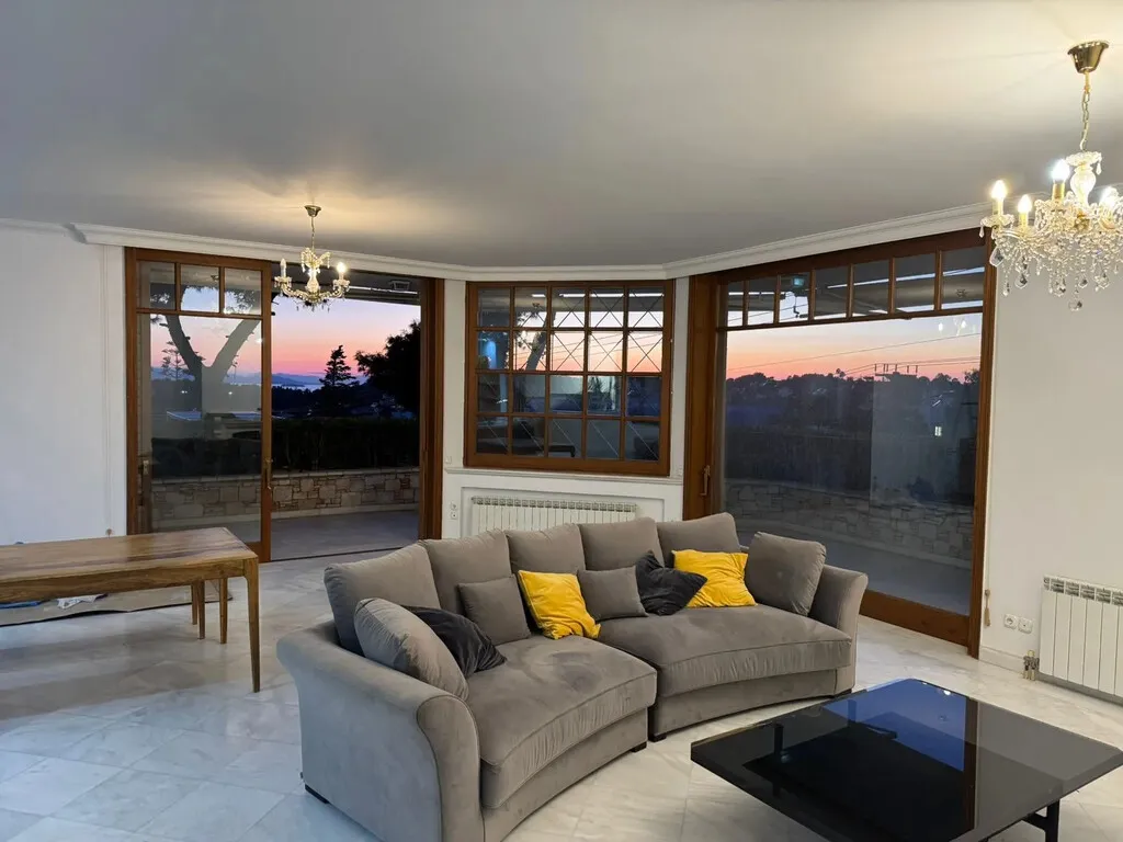 μεζονέτα προς πώληση 380 τ.μ Βουλιαγμένη Νότια Αθήνας