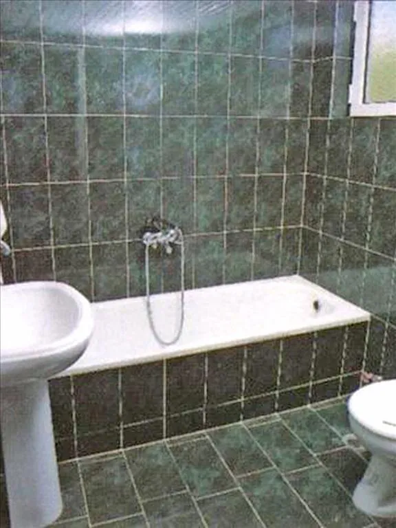 576