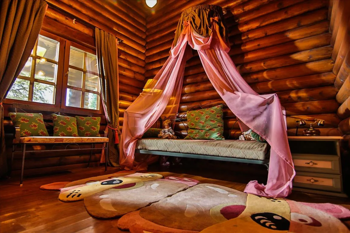 1152