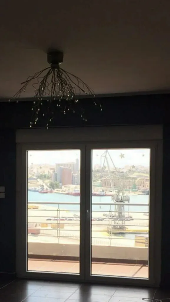 577