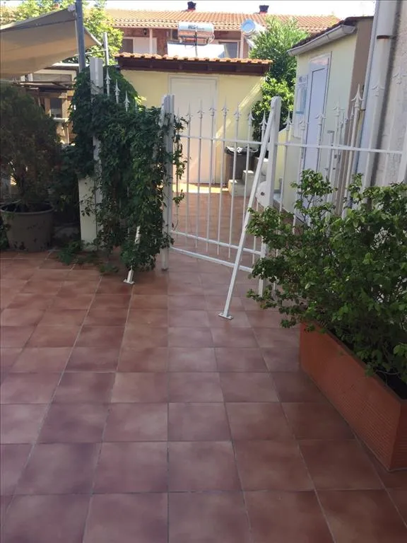 576