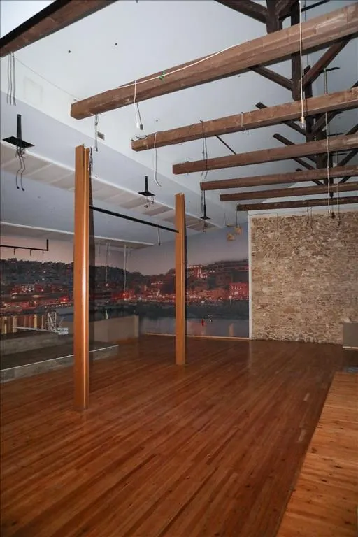 512