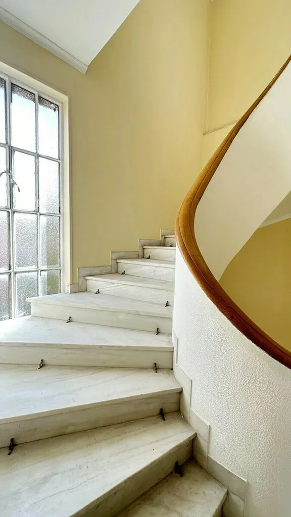 576