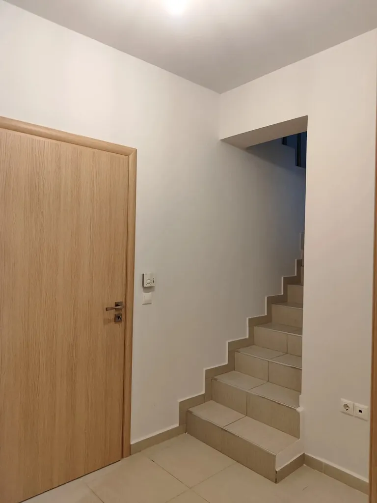 768