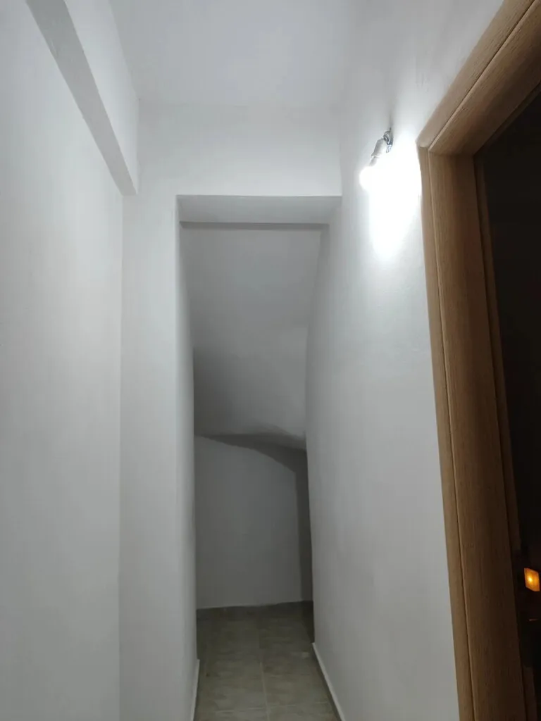 768