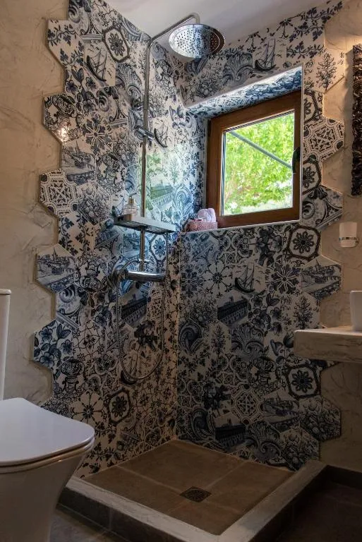 513