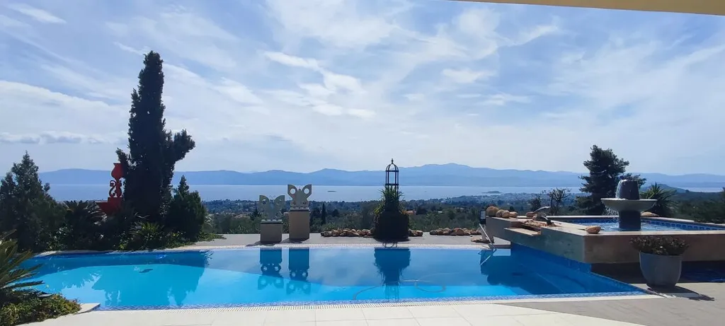 βίλα προς πώληση 390 τ.μ Ερέτρια Εύβοια
