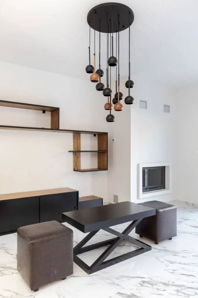 683