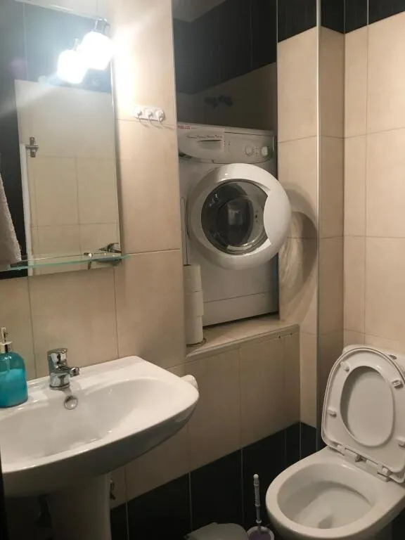 576