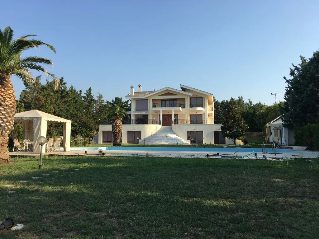 βίλα προς πώληση 1050 τ.μ Θέρμη Προάστια Θεσσαλονίκης