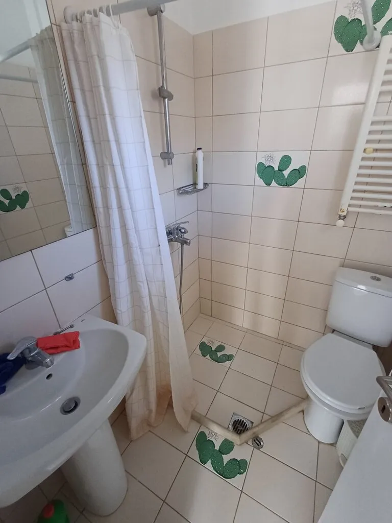 768