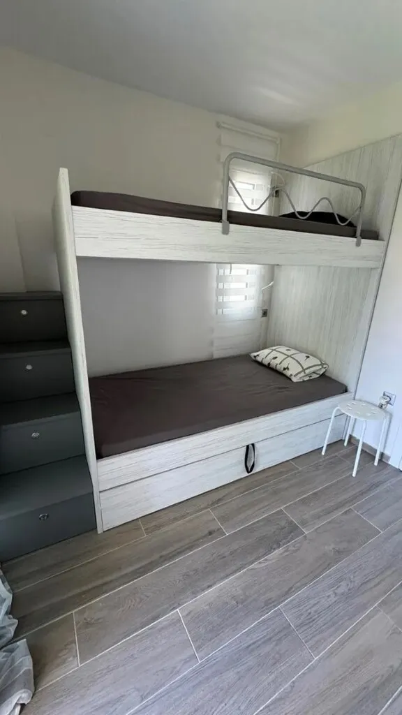 576