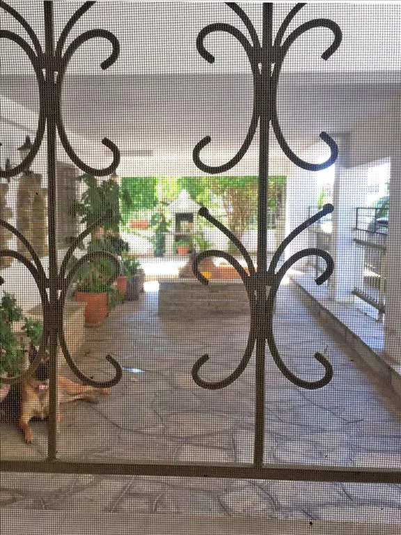 576