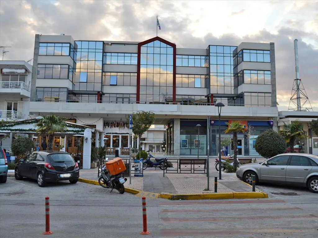 εμπορικό ακίνητο προς πώληση 2300 τ.μ Βούλα Νότια Αθήνας