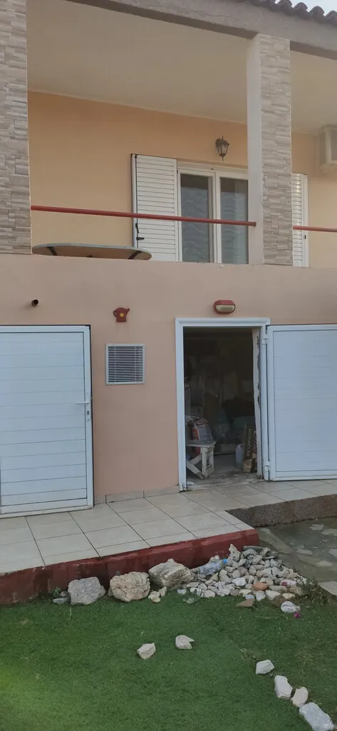 473