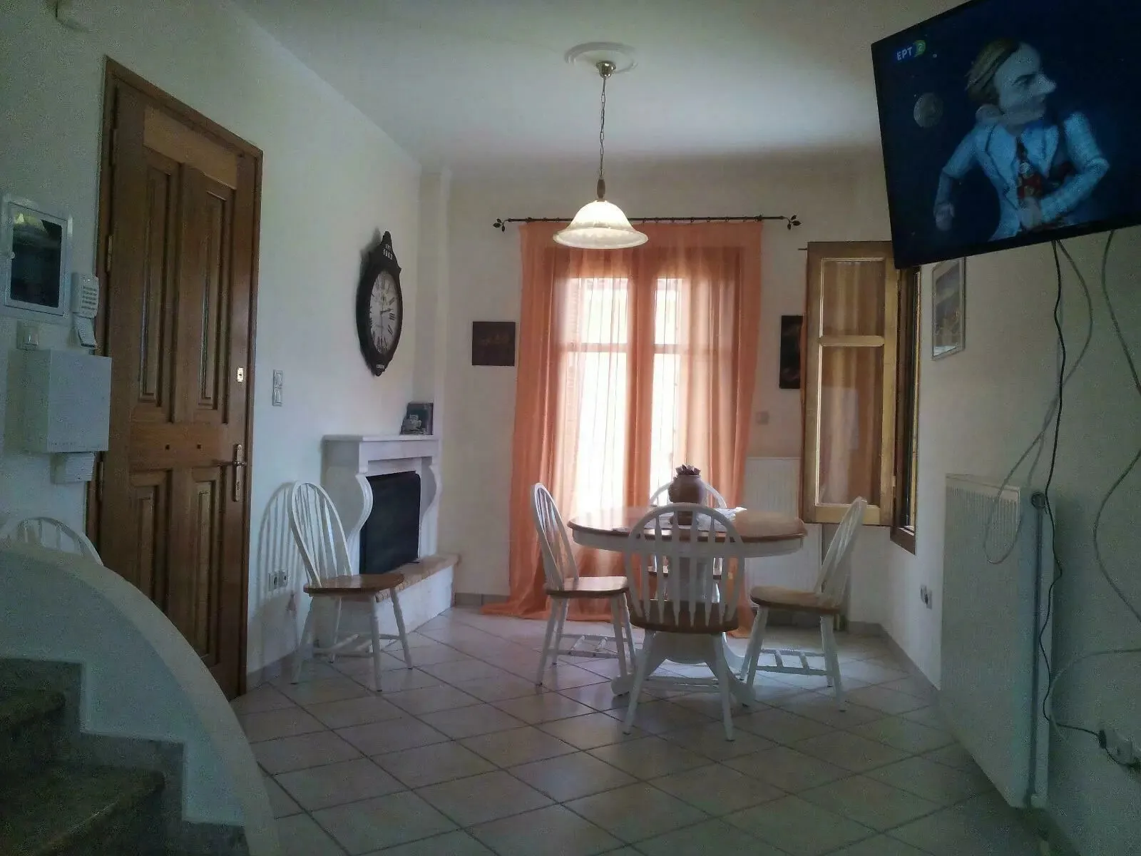 1600