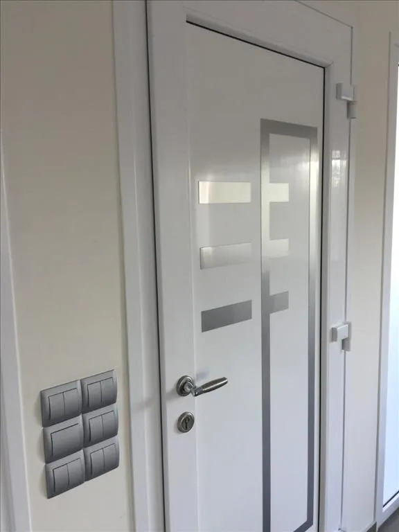 576