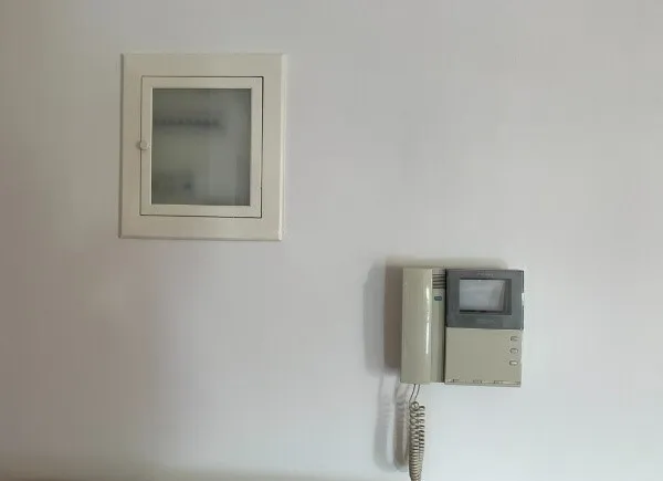 600