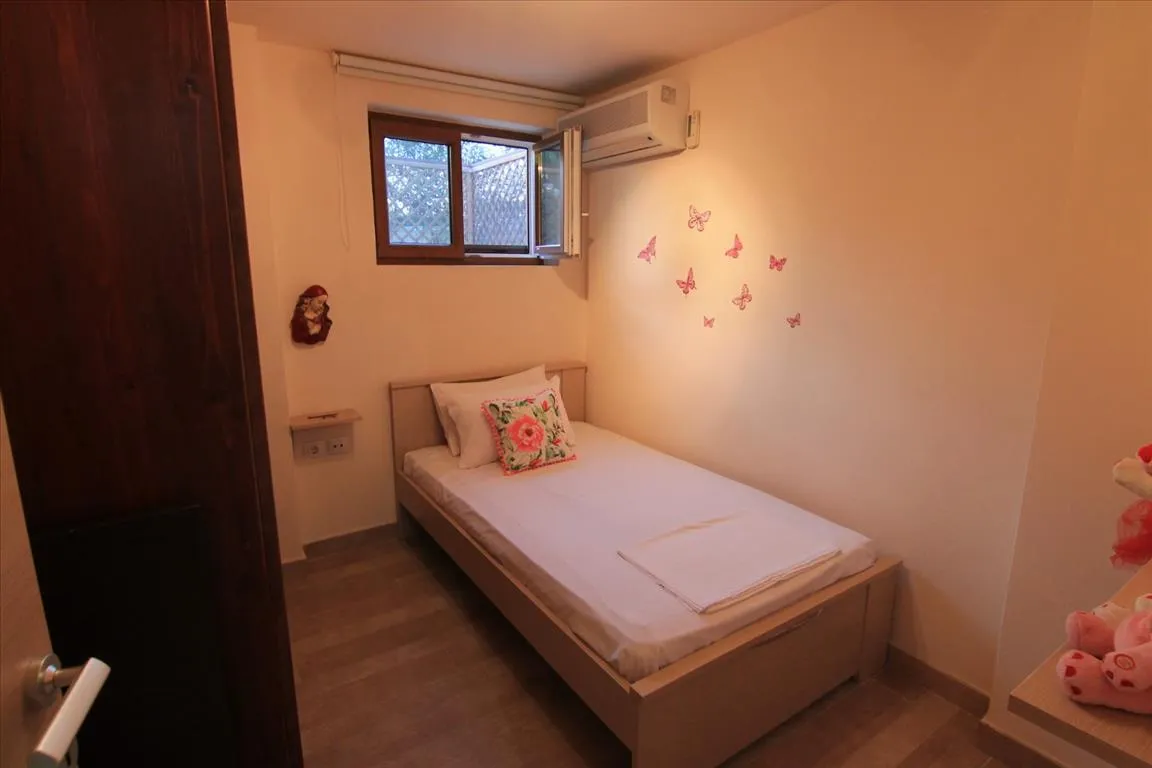 1152