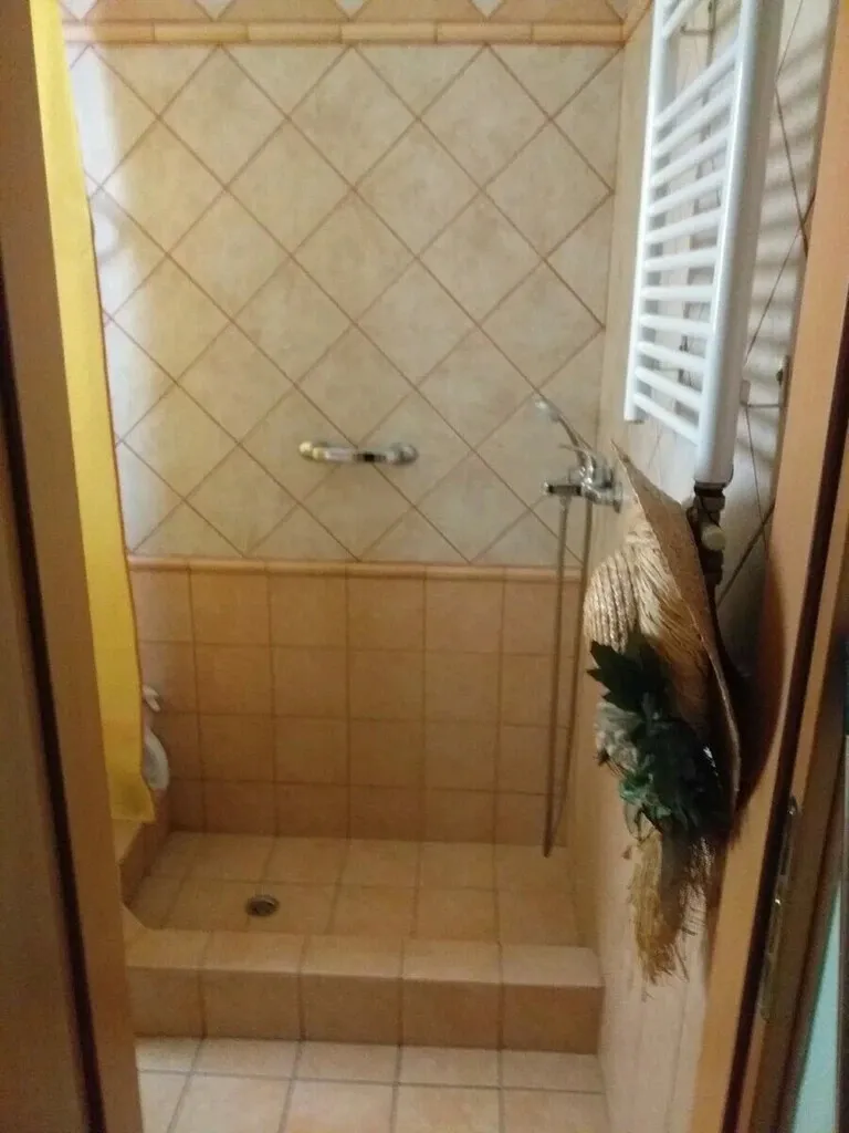 768