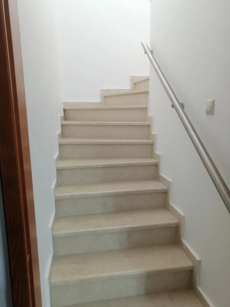 768