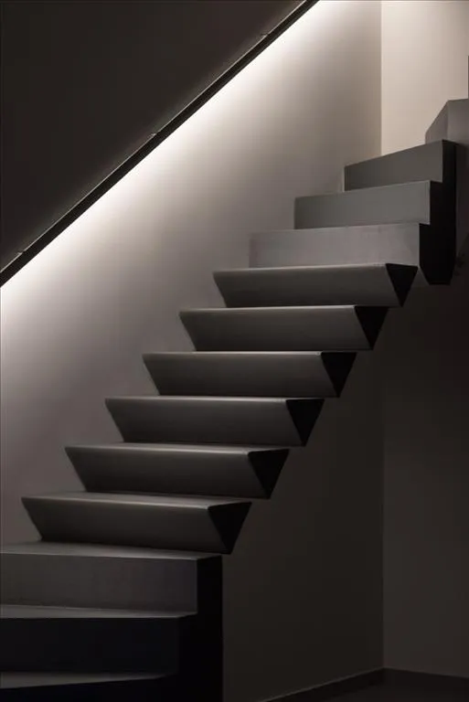 513