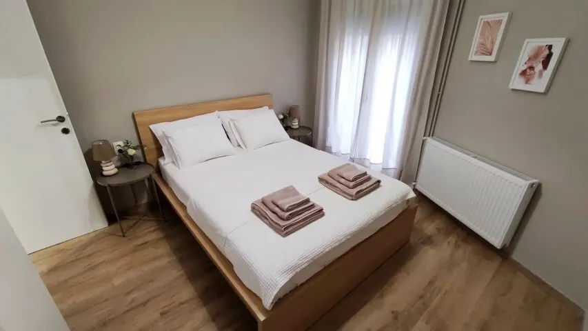 853