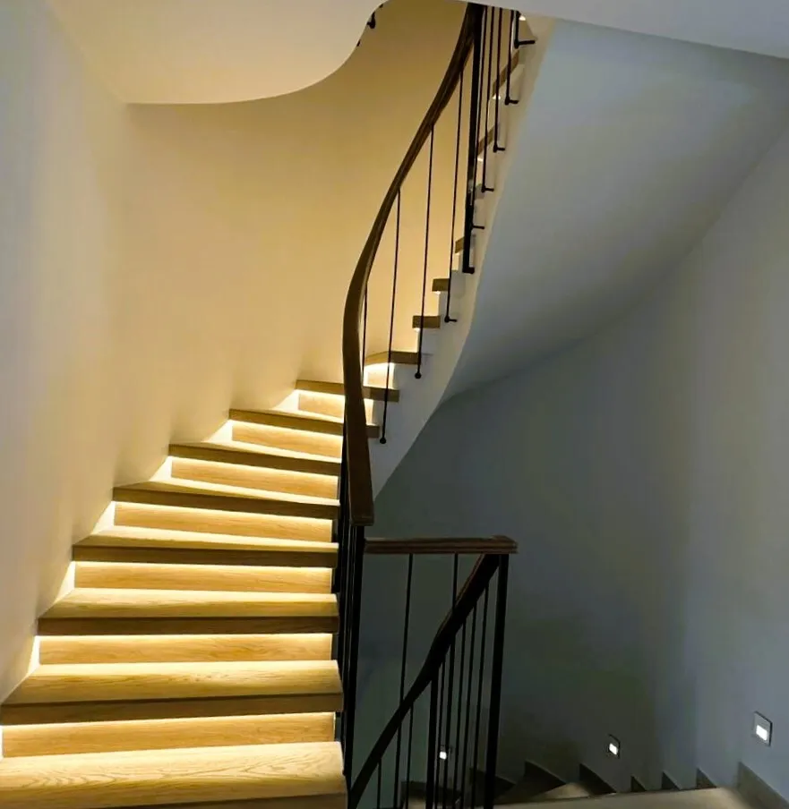 881