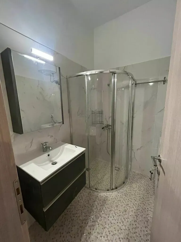 768
