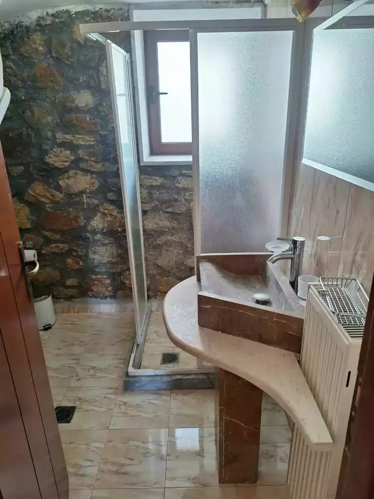 768