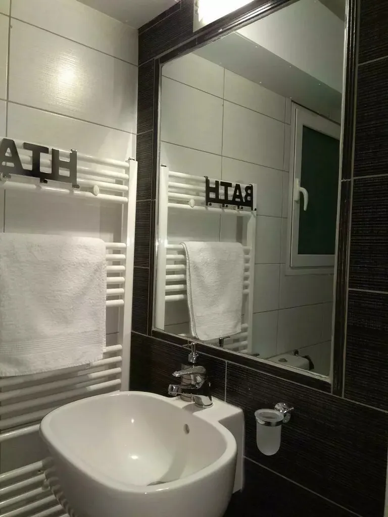 768