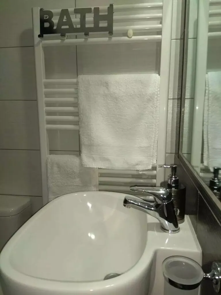 768