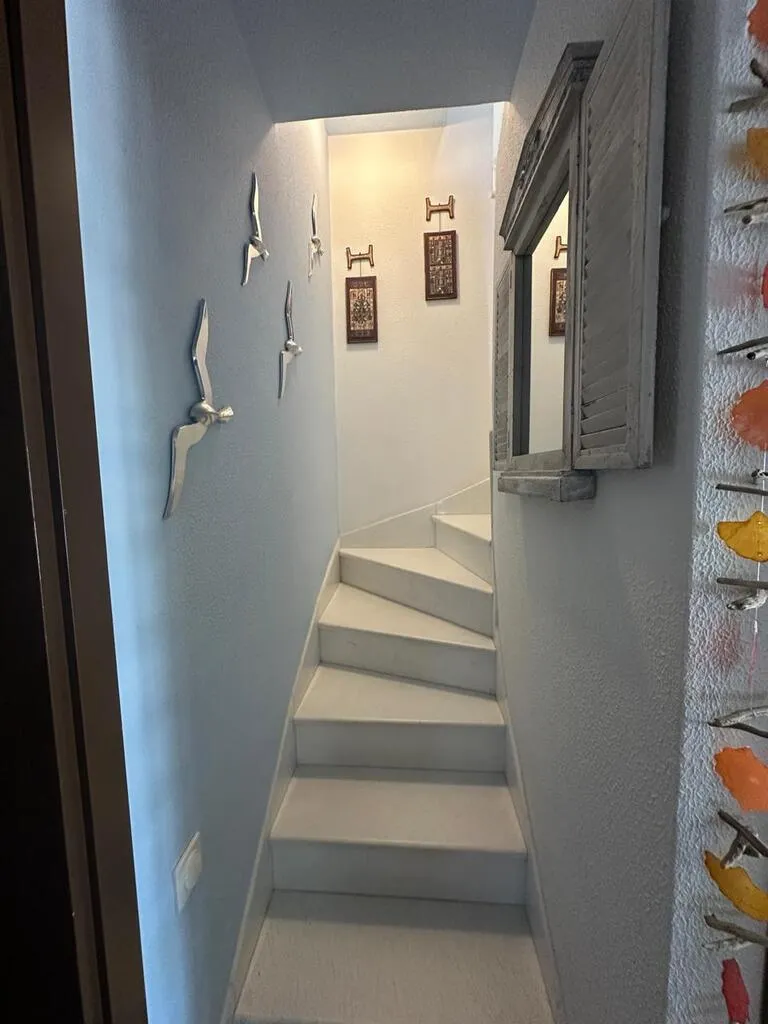 768