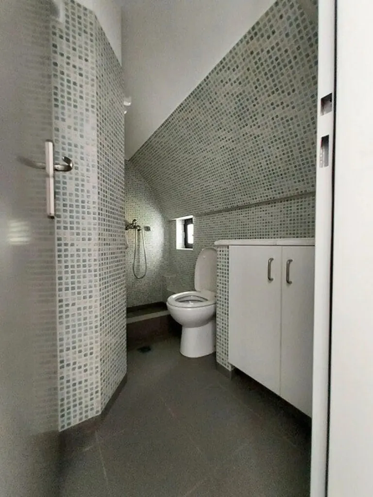 768