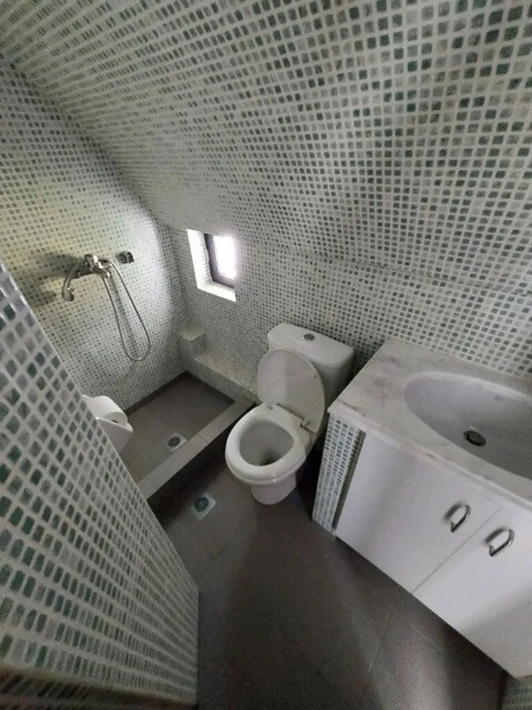 768