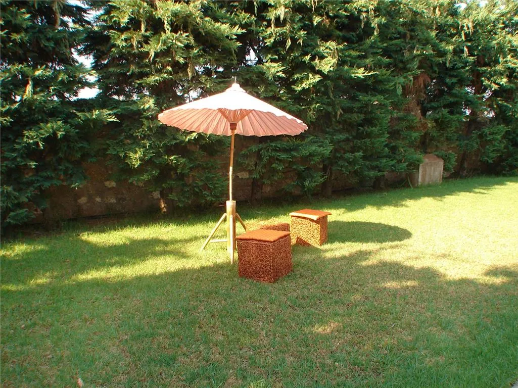 1025