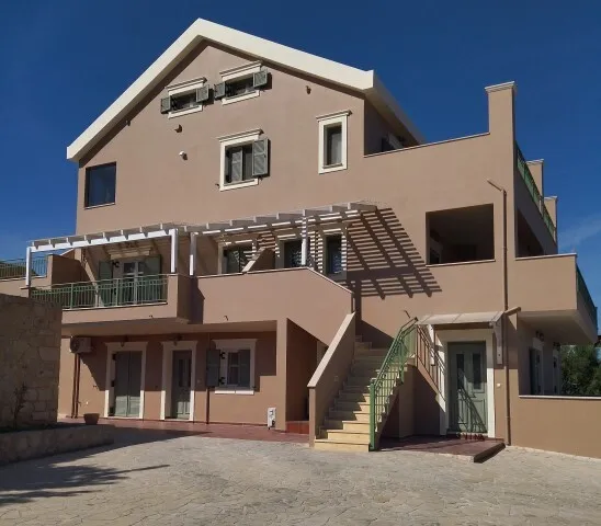 548