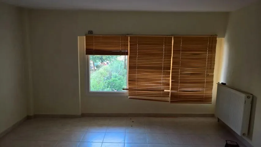 853