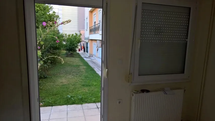 853