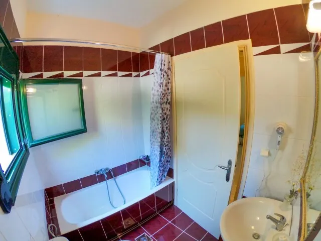 640