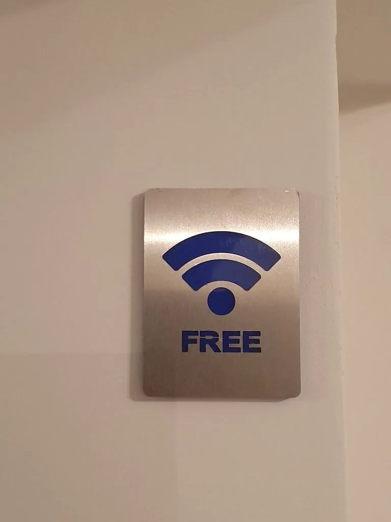 768