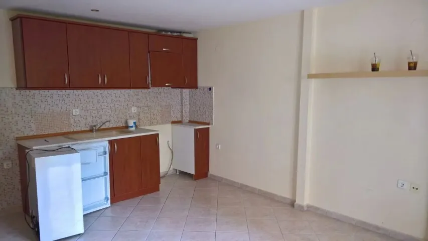 853