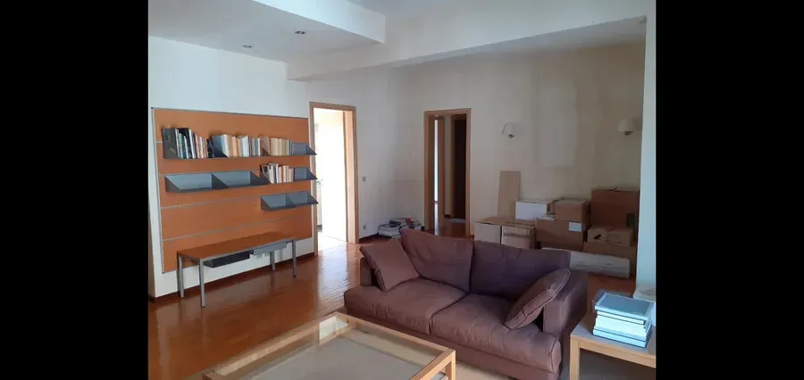 900