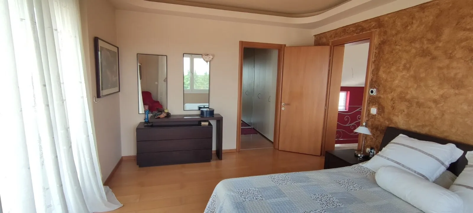 1600